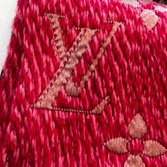 Louis Vuitton Logomania Scarf - Picture 7 of 12